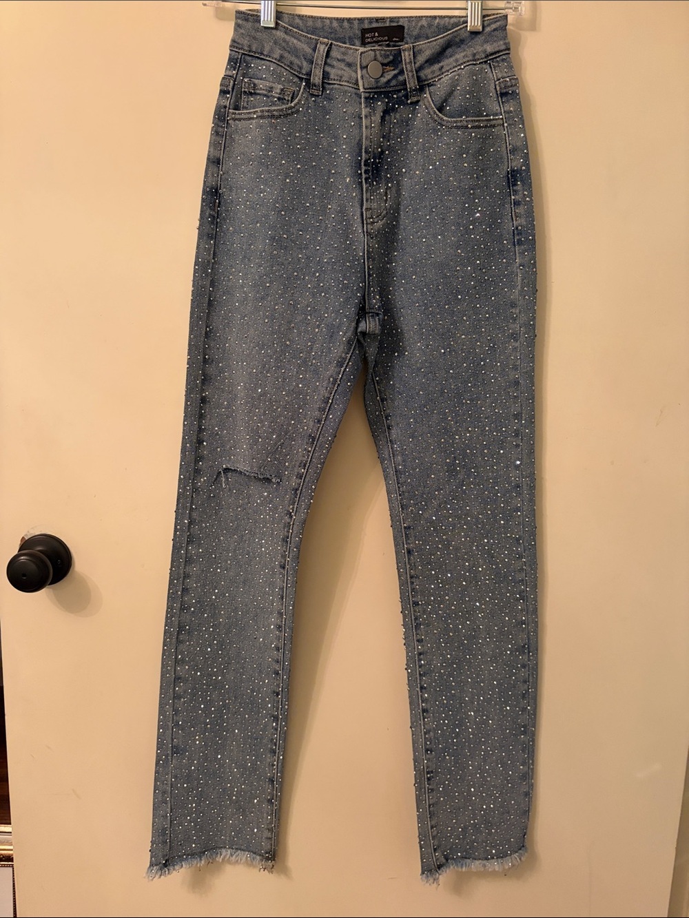 Hot & Delicious Light Wash Jeweled High-Rise Jeans.NWOT